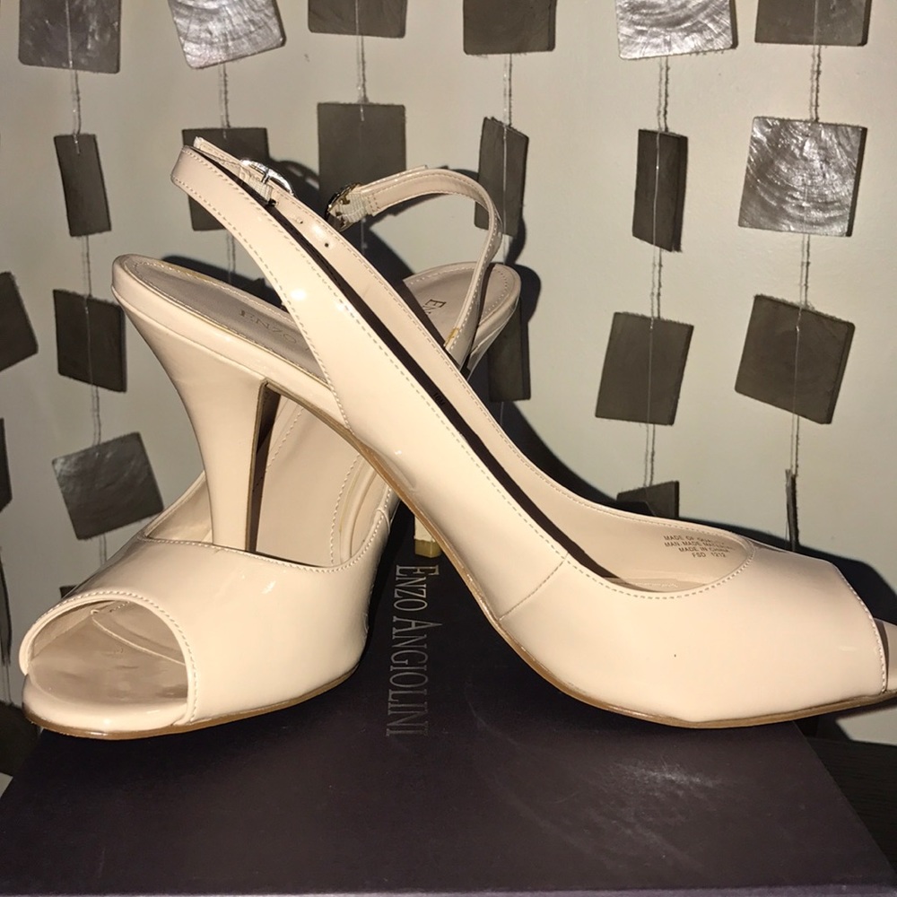 Cream open-toed slang backs